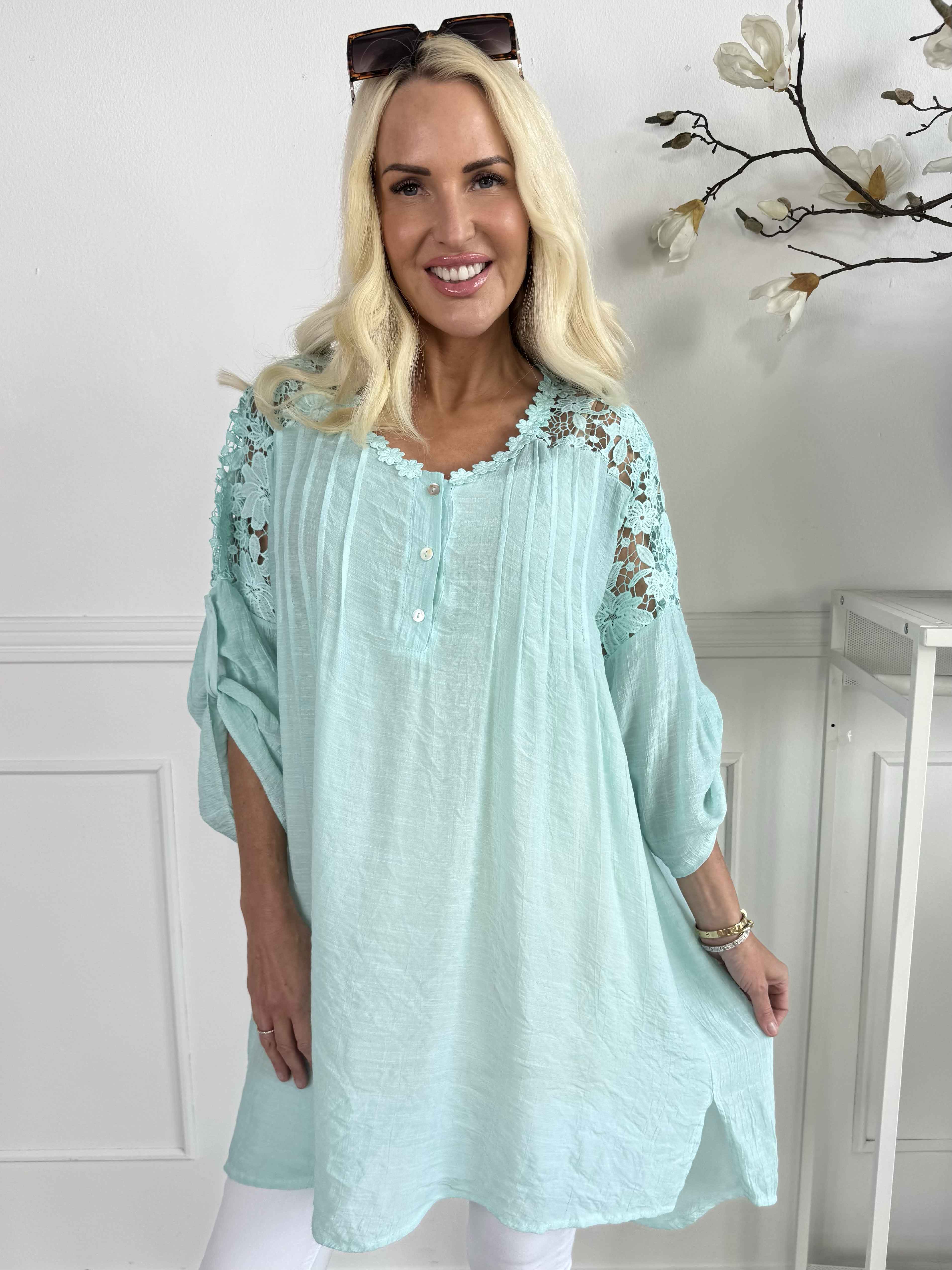 Rosalie - Söt feminin tunika med broderad rygg